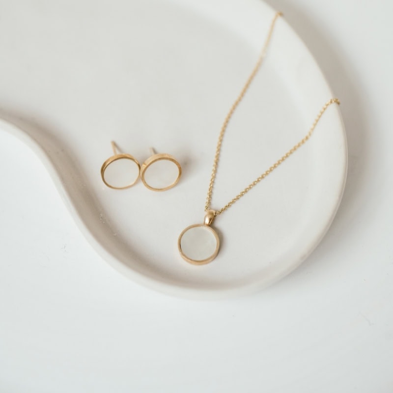 Mother-of-Pearl Circular Necklace - Image 4